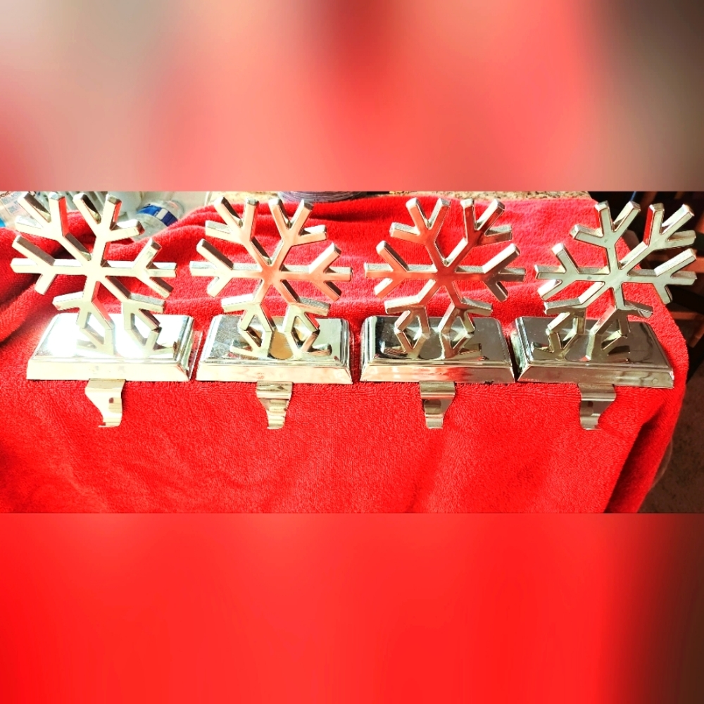 4 stocking holders.